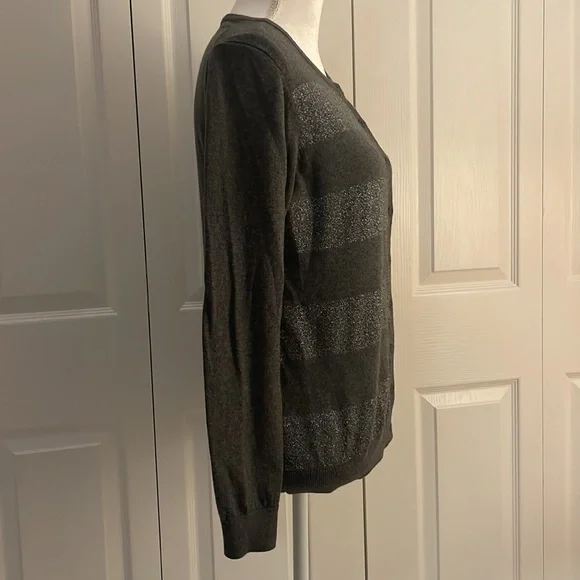 Old Navy Women’s SZ M Grey Striped Metallic Button Down Long Sleeve Cardigan - Picture 3 of 12